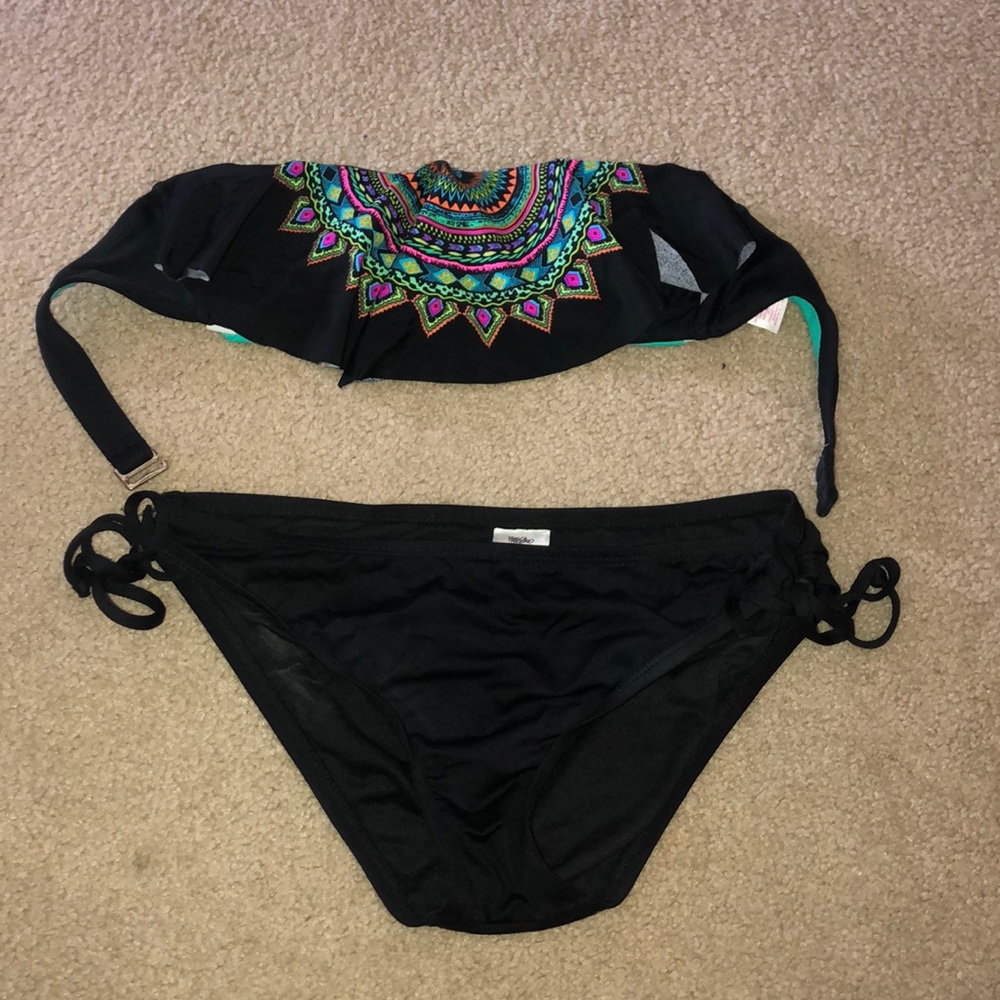 Black and patterned bikini top and bottom